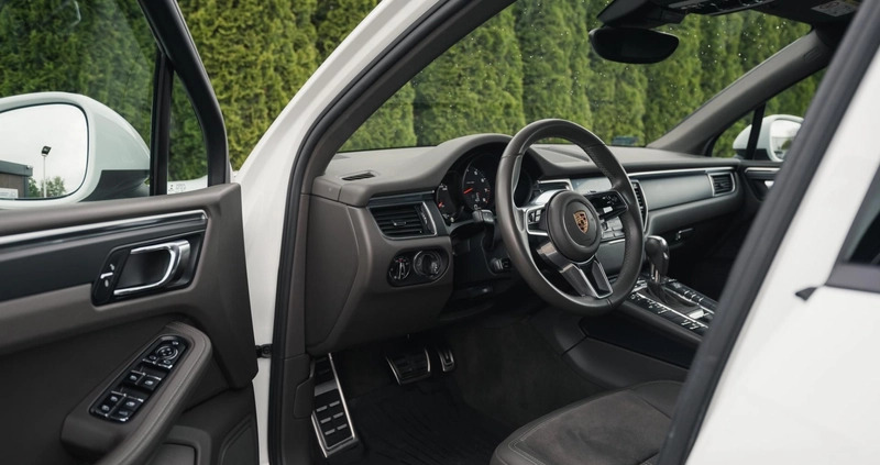 Porsche Macan cena 161990 przebieg: 111600, rok produkcji 2017 z Radków małe 742